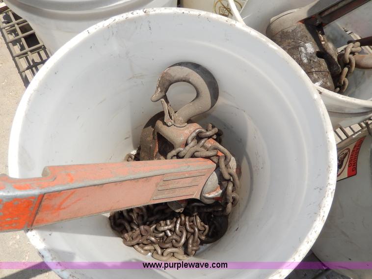 image for item AS9254 (9) one and a half ton chain come-alongs