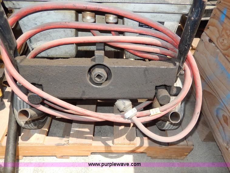 image for item AS9277 Ridgid 1822 pipe machine