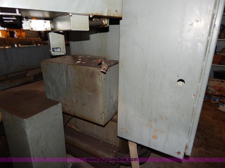 image for item AW9242 1984 Monarch Cortland VMC-45 mill