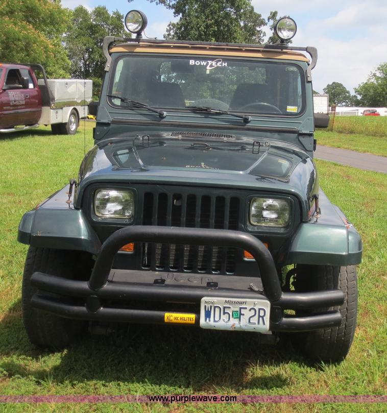 image for item D5959 1993 Jeep Wrangler Sahara SUV