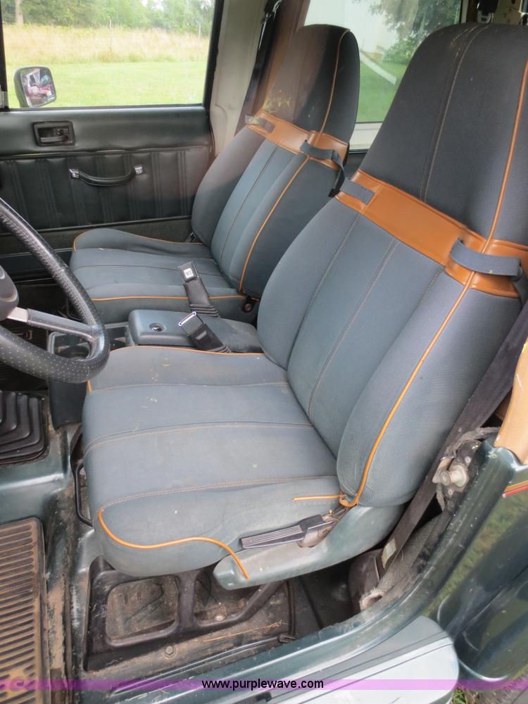 image for item D5959 1993 Jeep Wrangler Sahara SUV