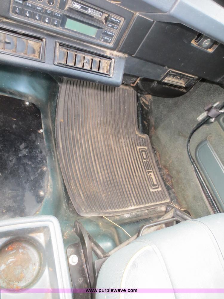 image for item D5959 1993 Jeep Wrangler Sahara SUV