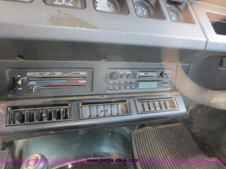 image for item D5959 1993 Jeep Wrangler Sahara SUV