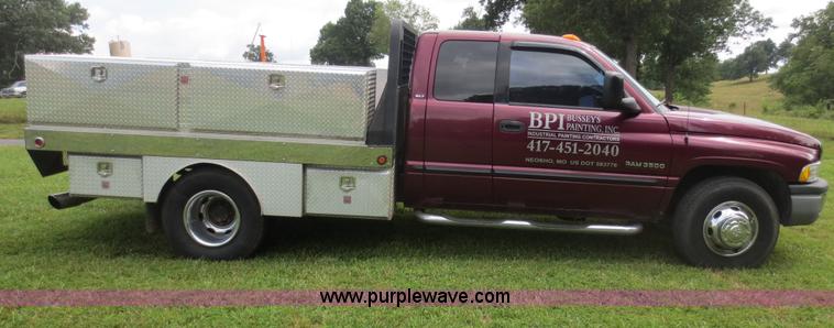 image for item D5960 2000 Dodge Ram 3500 Quad Cab utility truck