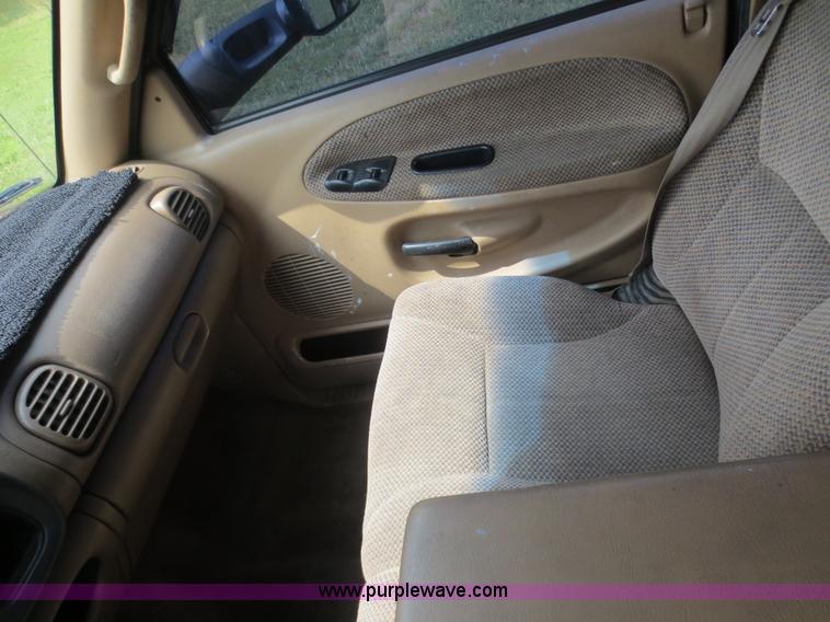 image for item D5960 2000 Dodge Ram 3500 Quad Cab utility truck