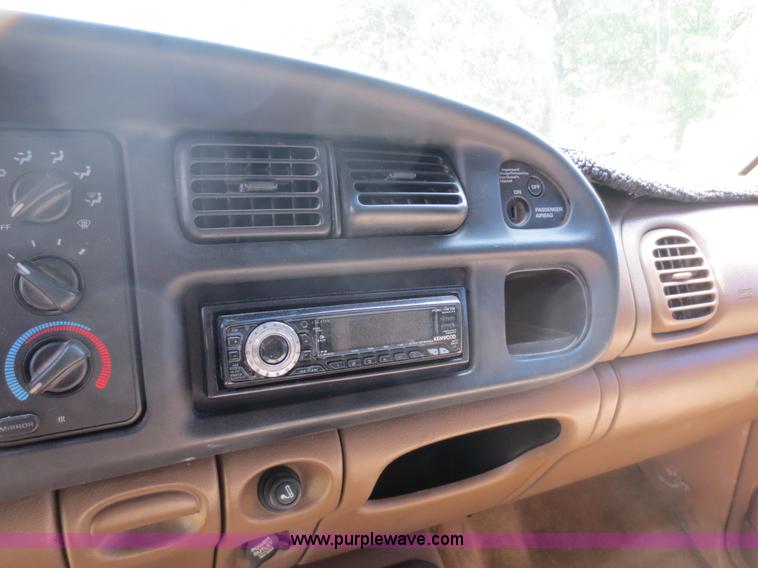 image for item D5960 2000 Dodge Ram 3500 Quad Cab utility truck