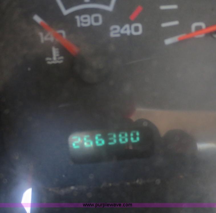 image for item D5960 2000 Dodge Ram 3500 Quad Cab utility truck