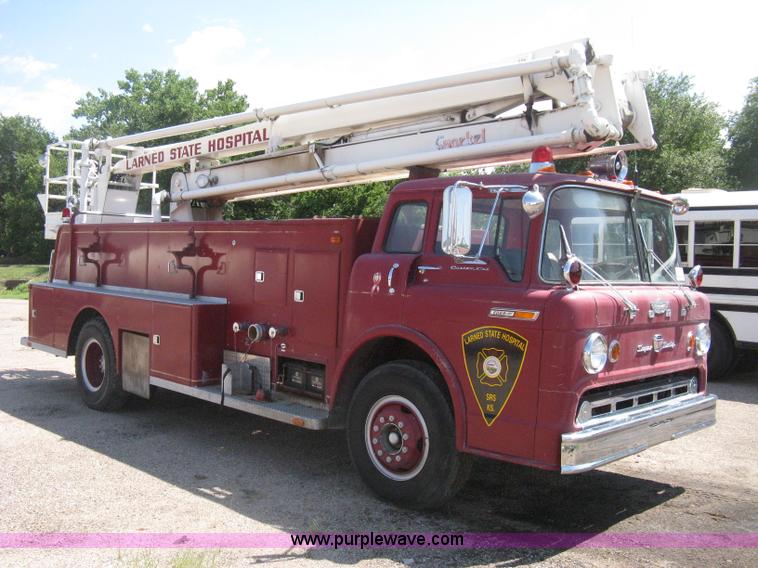 image for item D8475 1969 Ford 1000 Super Duty firetruck