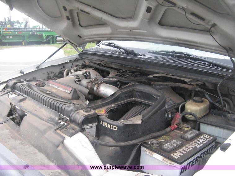 image for item D8482 2004 Ford F550 XL Super Duty pickup truck cab and chassis