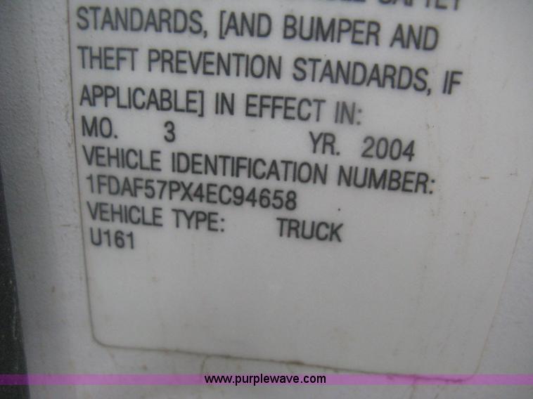 image for item D8482 2004 Ford F550 XL Super Duty pickup truck cab and chassis