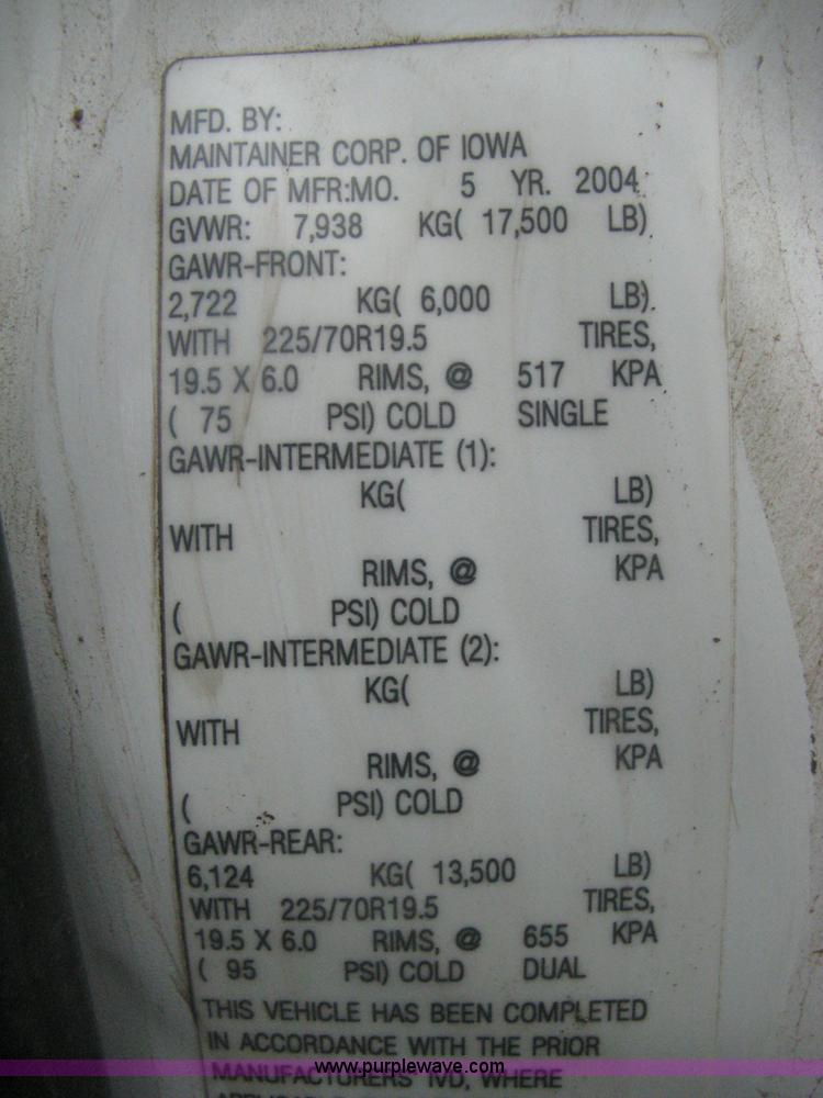 image for item D8482 2004 Ford F550 XL Super Duty pickup truck cab and chassis