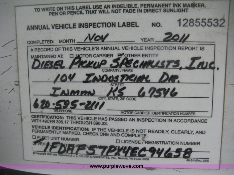 image for item D8482 2004 Ford F550 XL Super Duty pickup truck cab and chassis