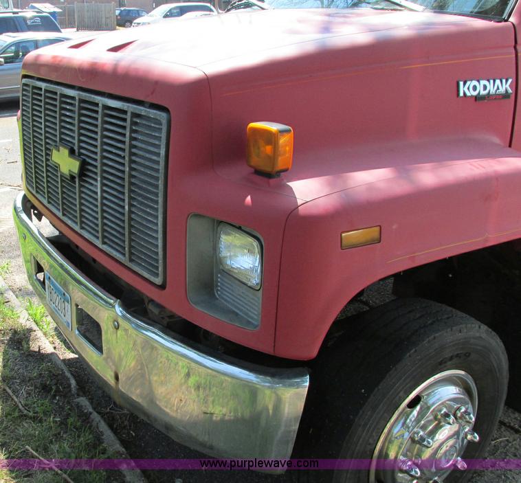 image for item E5175 1996 Chevrolet Kodiak LoPro rollback truck