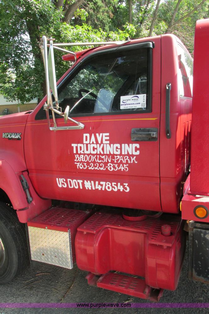 image for item E5175 1996 Chevrolet Kodiak LoPro rollback truck