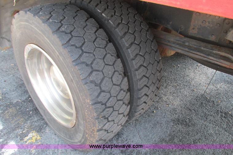 image for item E5175 1996 Chevrolet Kodiak LoPro rollback truck