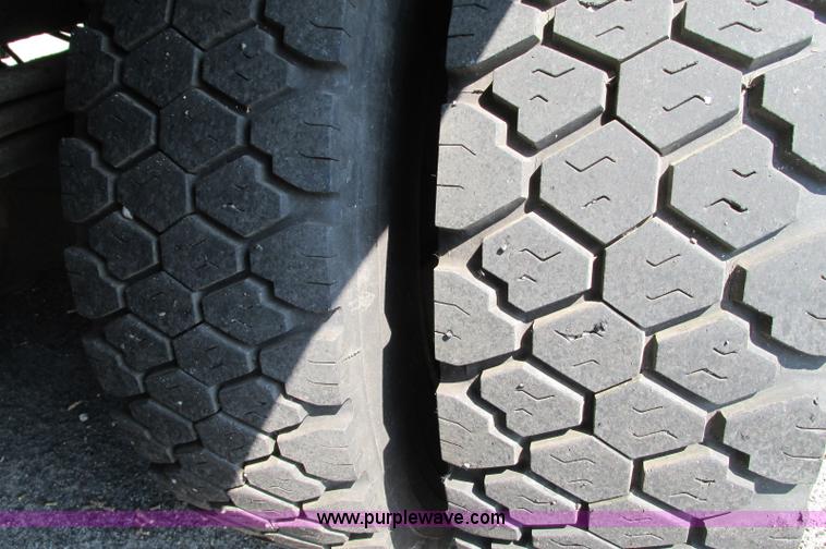 image for item E5175 1996 Chevrolet Kodiak LoPro rollback truck