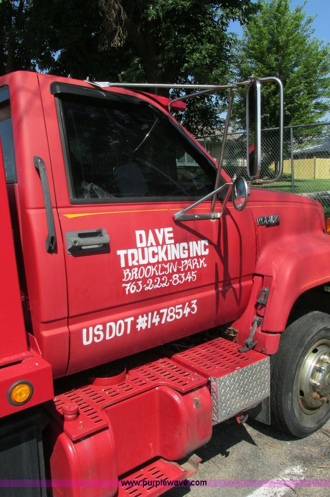 image for item E5175 1996 Chevrolet Kodiak LoPro rollback truck