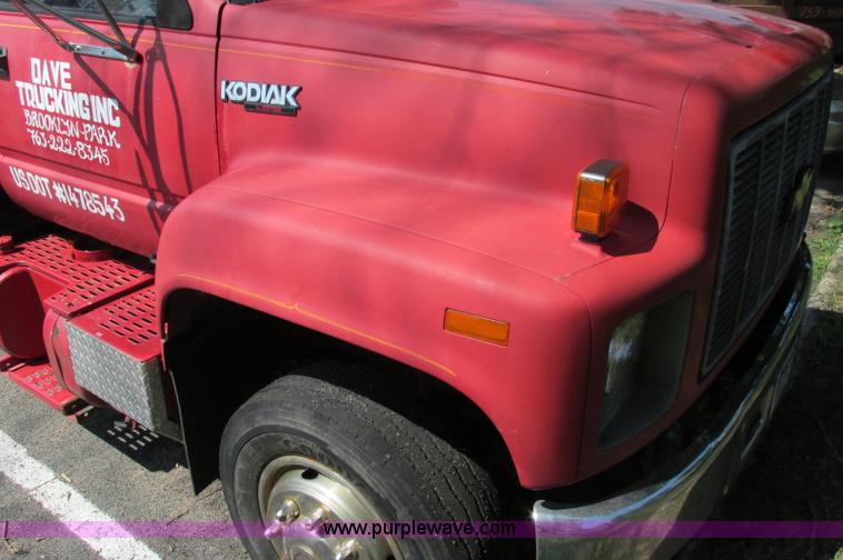 image for item E5175 1996 Chevrolet Kodiak LoPro rollback truck