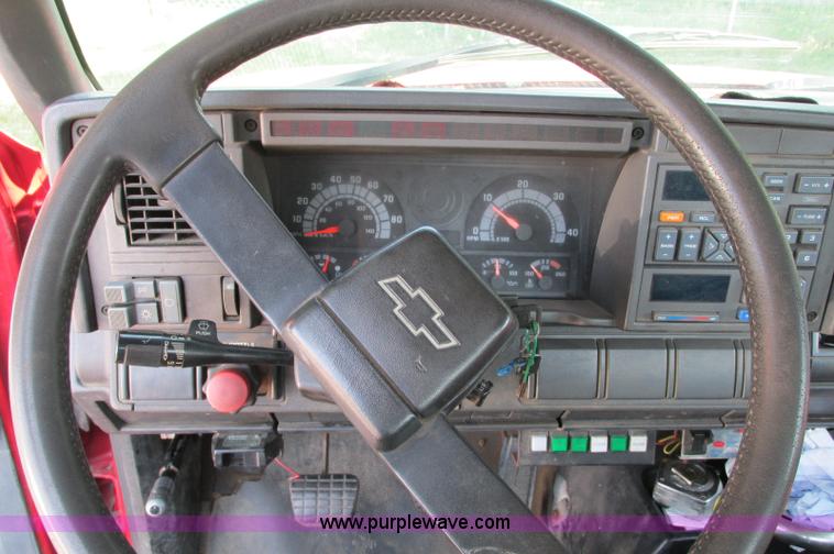 image for item E5175 1996 Chevrolet Kodiak LoPro rollback truck