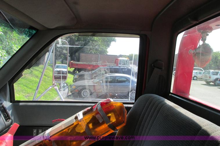 image for item E5175 1996 Chevrolet Kodiak LoPro rollback truck