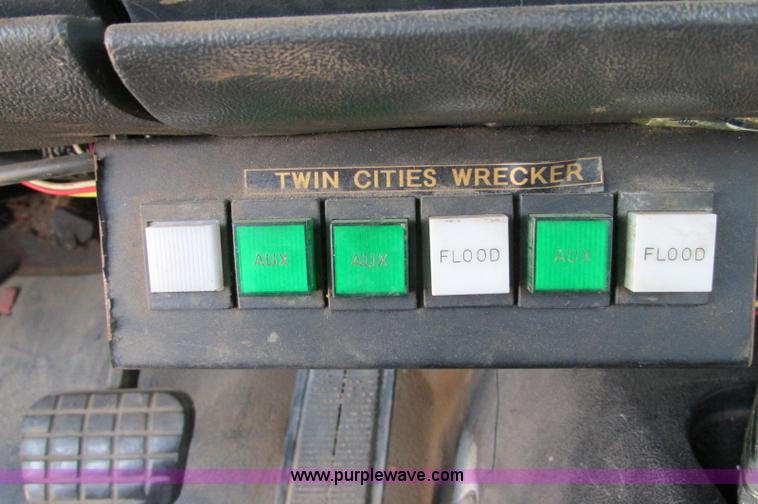 image for item E5175 1996 Chevrolet Kodiak LoPro rollback truck