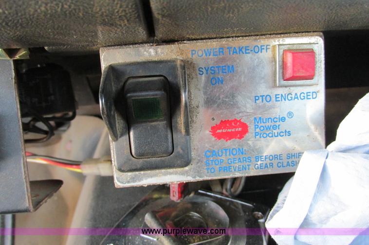 image for item E5175 1996 Chevrolet Kodiak LoPro rollback truck