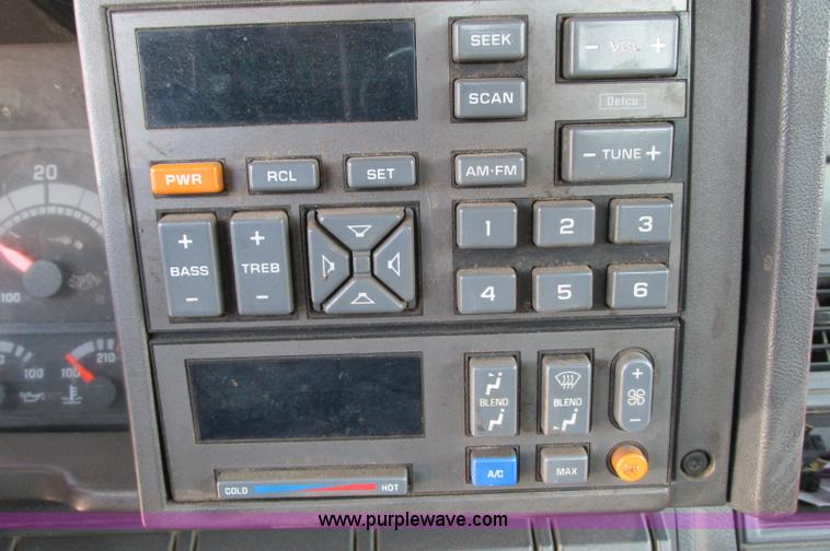 image for item E5175 1996 Chevrolet Kodiak LoPro rollback truck