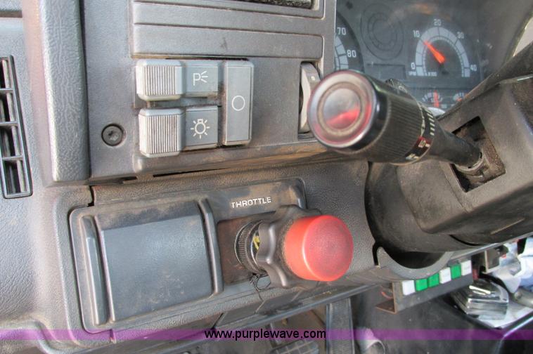 image for item E5175 1996 Chevrolet Kodiak LoPro rollback truck