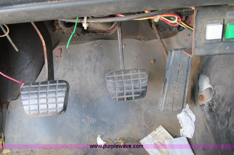 image for item E5175 1996 Chevrolet Kodiak LoPro rollback truck