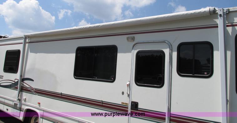 image for item E5176 1997 Georgie Boy MH P30 Pursuit motorhome