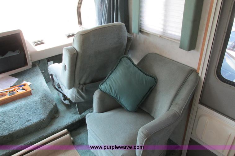 image for item E5176 1997 Georgie Boy MH P30 Pursuit motorhome