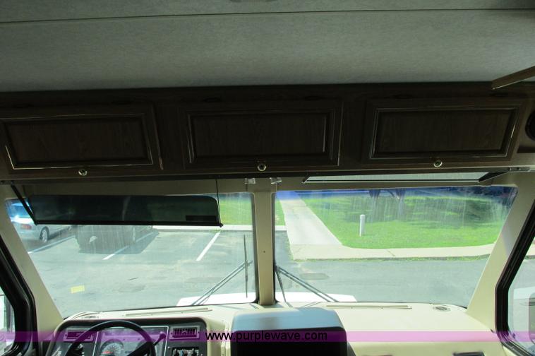 image for item E5176 1997 Georgie Boy MH P30 Pursuit motorhome