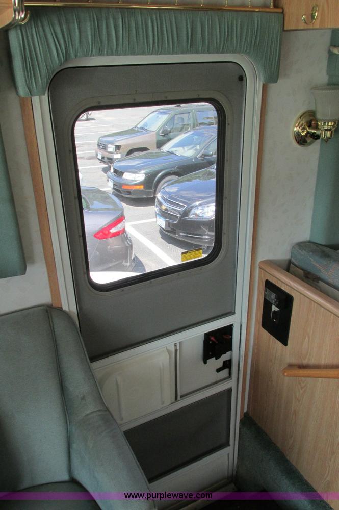 image for item E5176 1997 Georgie Boy MH P30 Pursuit motorhome