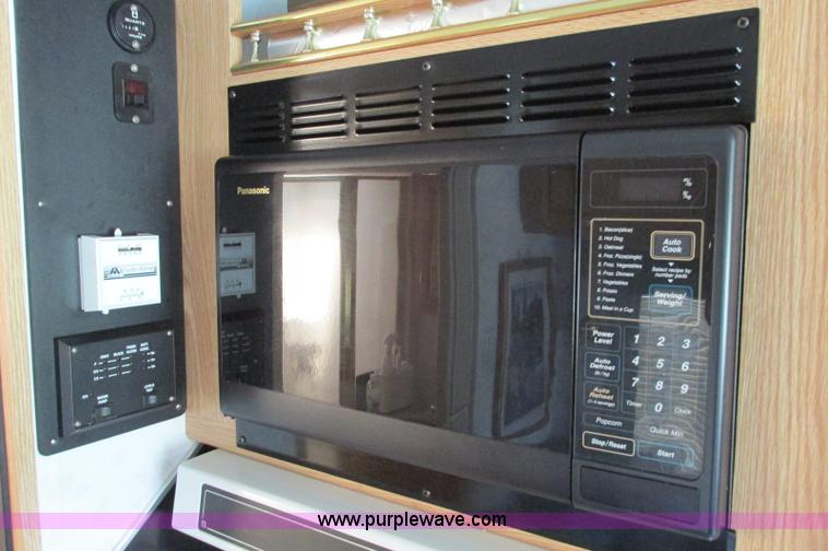 image for item E5176 1997 Georgie Boy MH P30 Pursuit motorhome