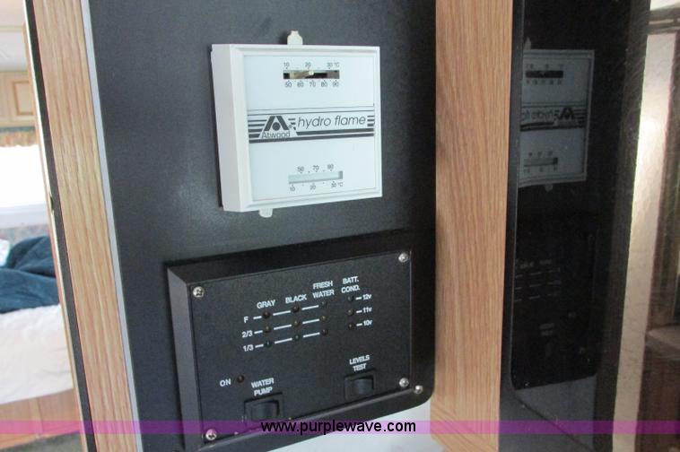 image for item E5176 1997 Georgie Boy MH P30 Pursuit motorhome