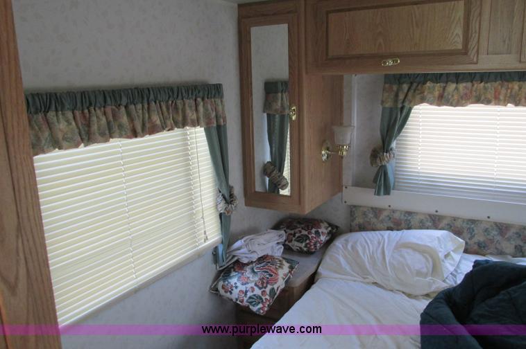 image for item E5176 1997 Georgie Boy MH P30 Pursuit motorhome