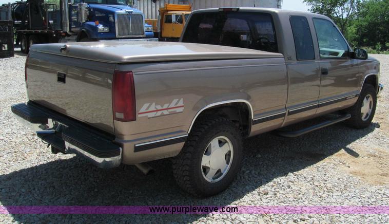 image for item F5073 1995 GMC Sierra 2500 Club Coupe pickup truck