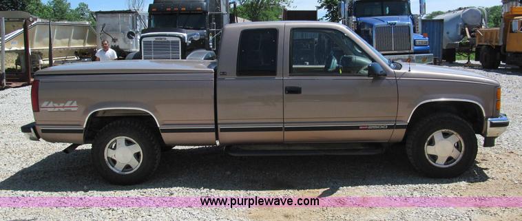 image for item F5073 1995 GMC Sierra 2500 Club Coupe pickup truck