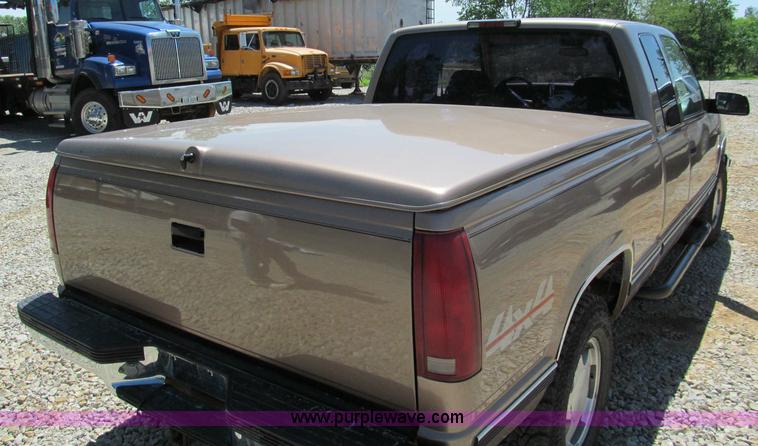 image for item F5073 1995 GMC Sierra 2500 Club Coupe pickup truck