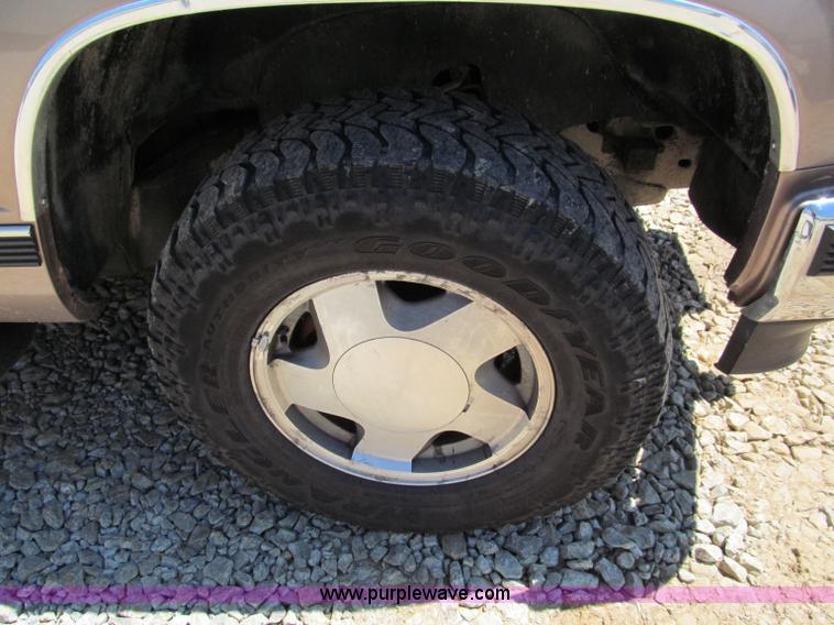 image for item F5073 1995 GMC Sierra 2500 Club Coupe pickup truck