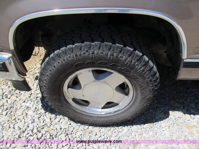 image for item F5073 1995 GMC Sierra 2500 Club Coupe pickup truck