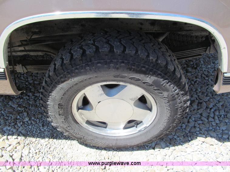 image for item F5073 1995 GMC Sierra 2500 Club Coupe pickup truck