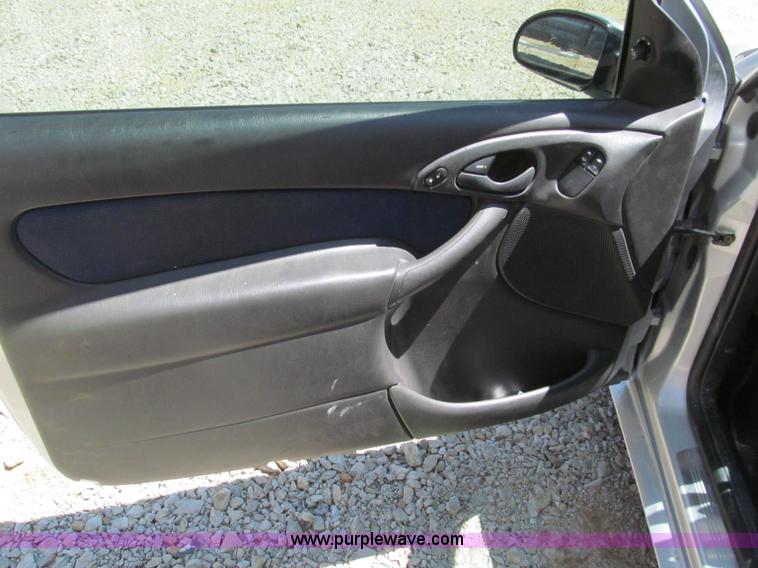 image for item F5074 2004 Ford Focus ZX3 SVT