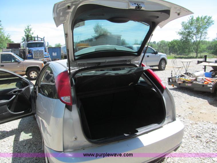 image for item F5074 2004 Ford Focus ZX3 SVT