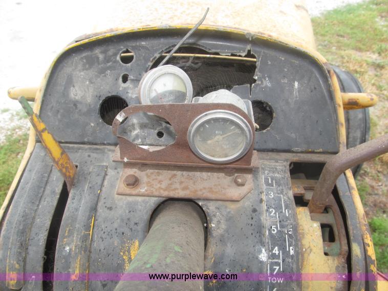 image for item F7054 John Deere 700 tractor