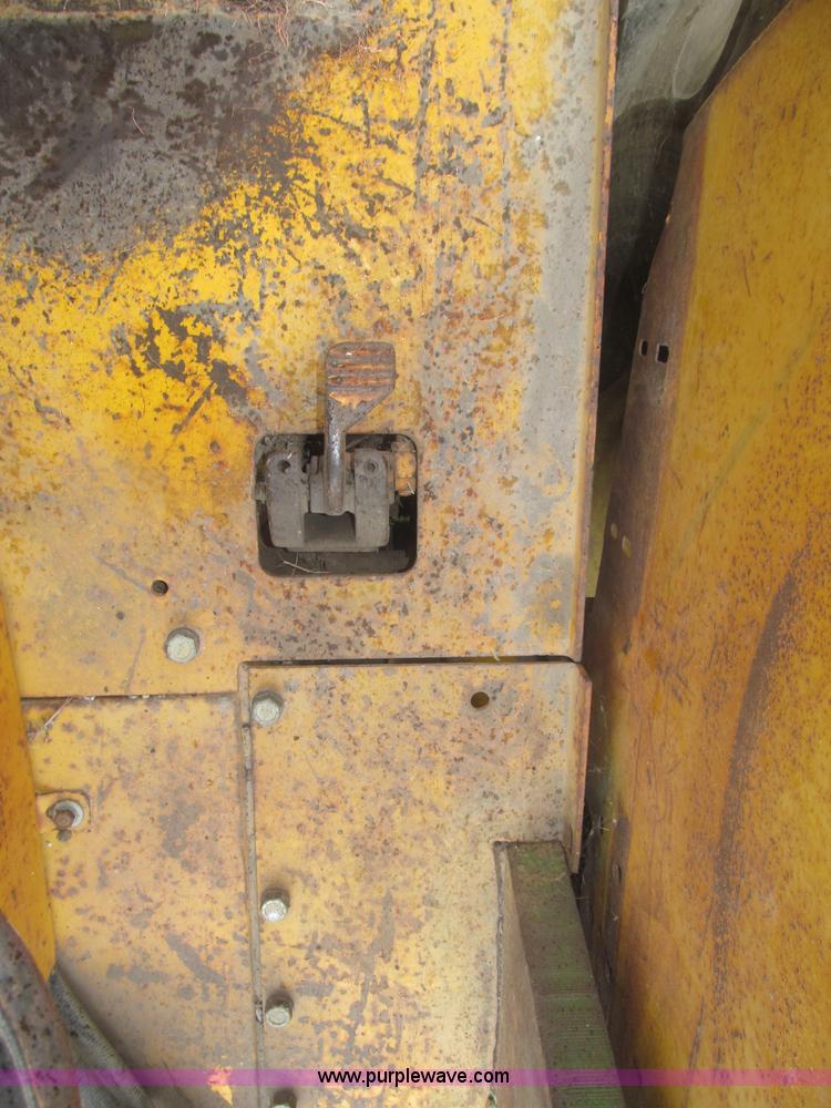 image for item F7054 John Deere 700 tractor