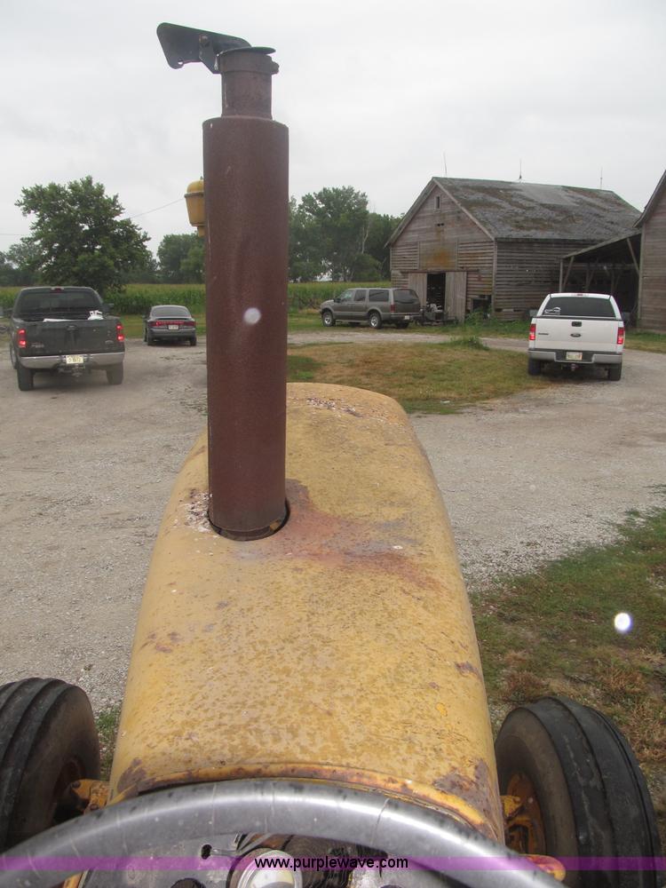 image for item F7054 John Deere 700 tractor