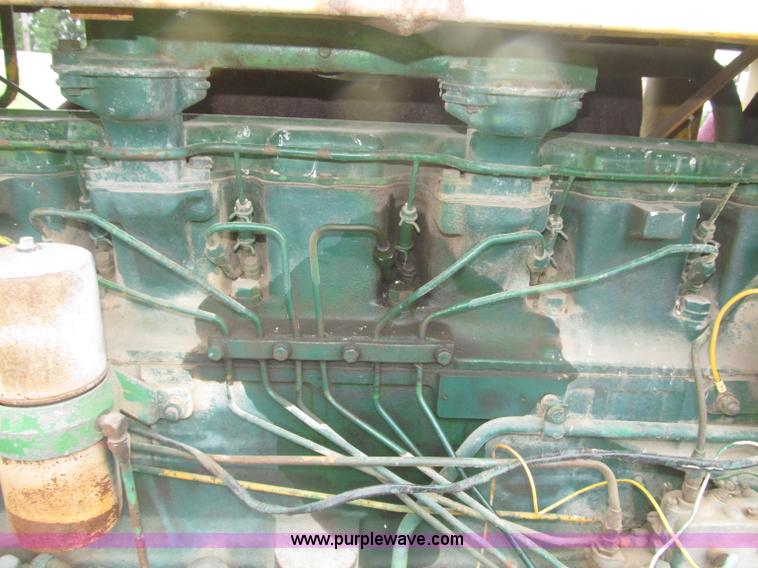 image for item F7054 John Deere 700 tractor