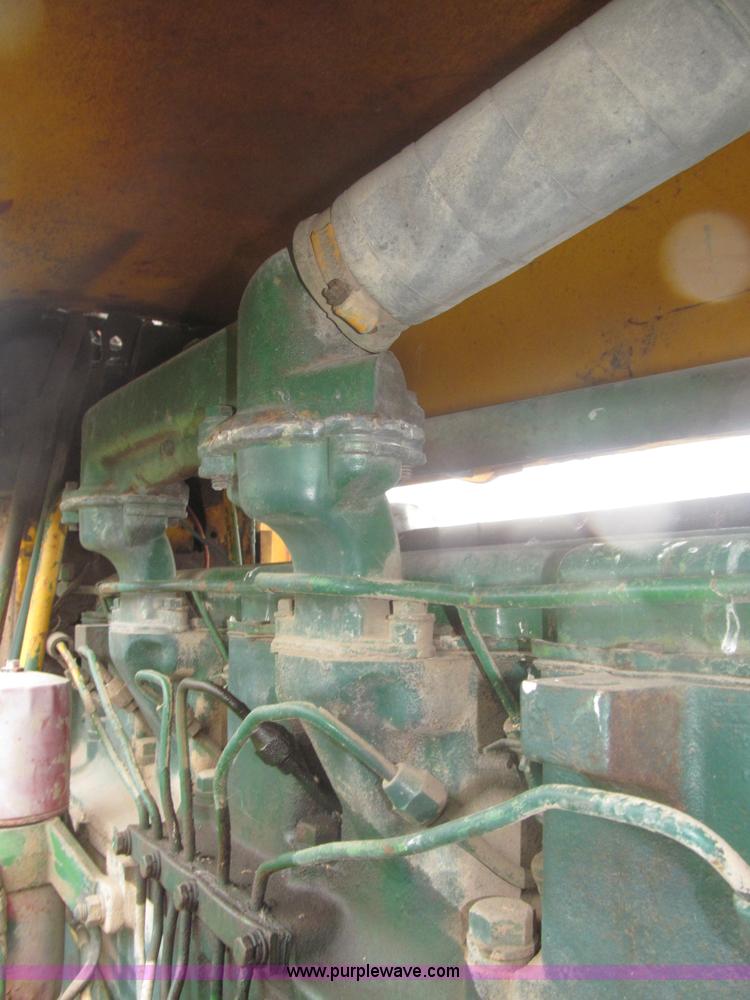 image for item F7054 John Deere 700 tractor