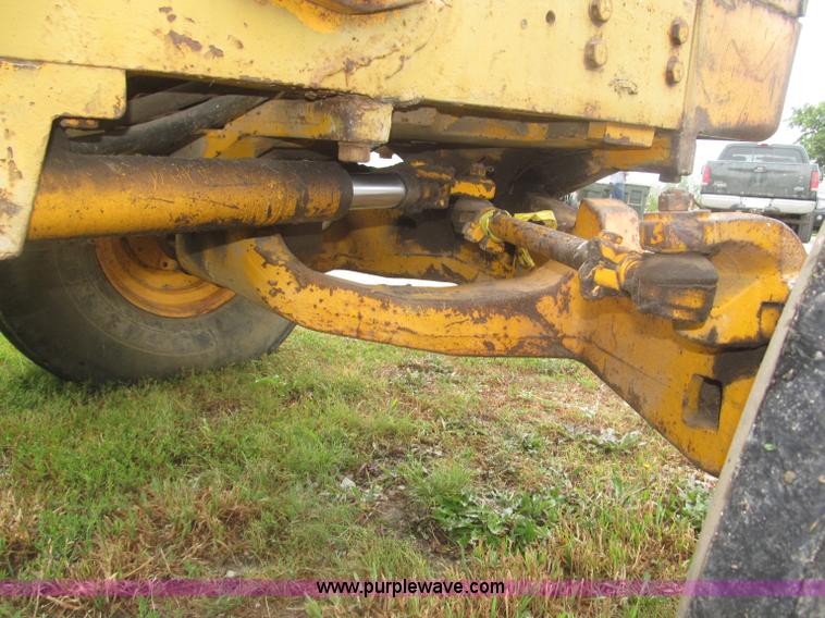 image for item F7054 John Deere 700 tractor